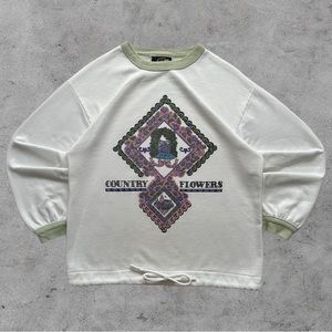 Vintage 90s Women’s Cottage Core Graphic Sweatshirt